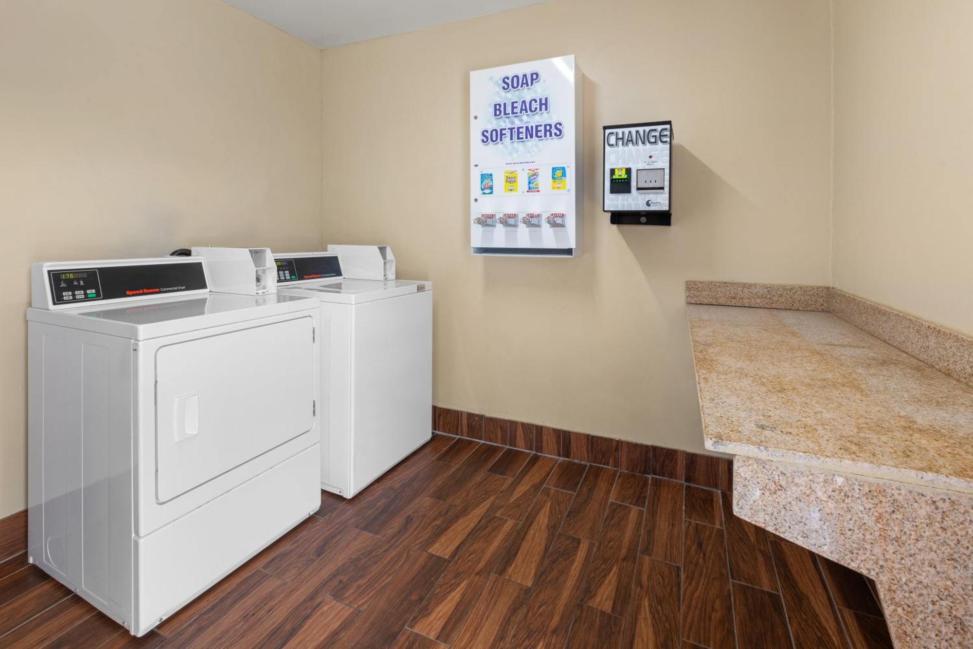 Days Inn By Wyndham Wauseon Exterior foto